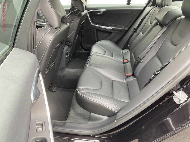 Volvo S60 (2013) 2.4 D5, Summum, bixen - fotka 10 z 19
