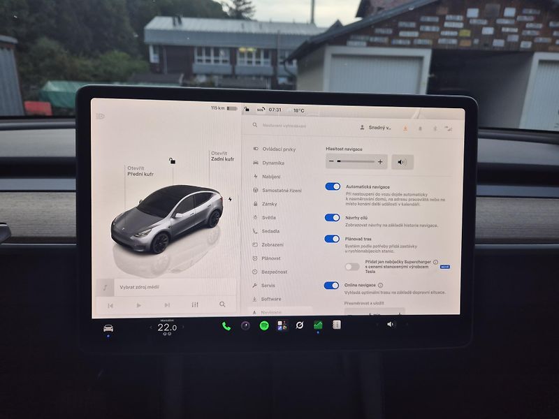 Tesla Model Y LONG RANGE DUAL MOTOR 95,0% - fotka 29 z 49