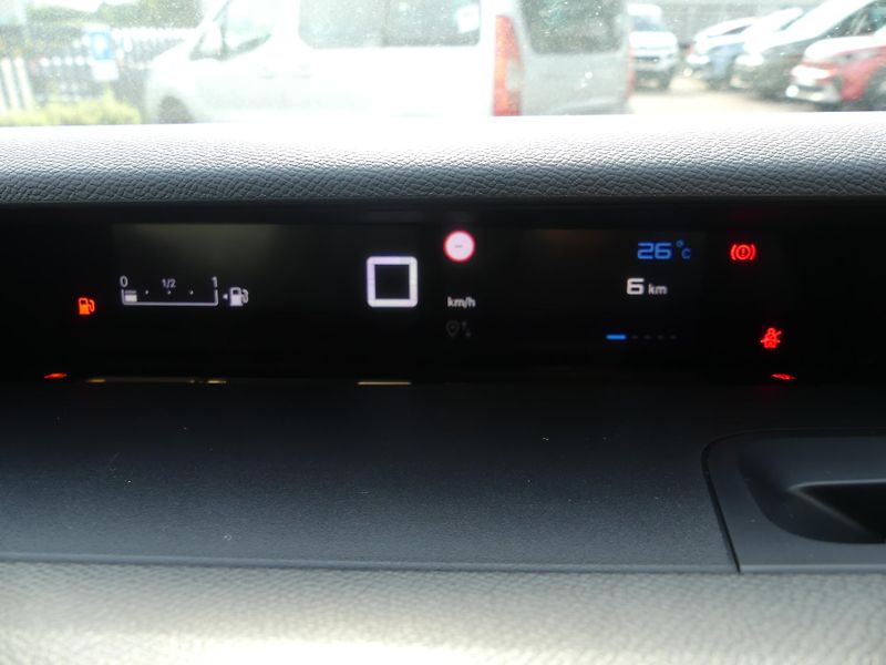 Citroën C3 (2026) PLUS Turbo 100k Manual - fotka 14 z 21