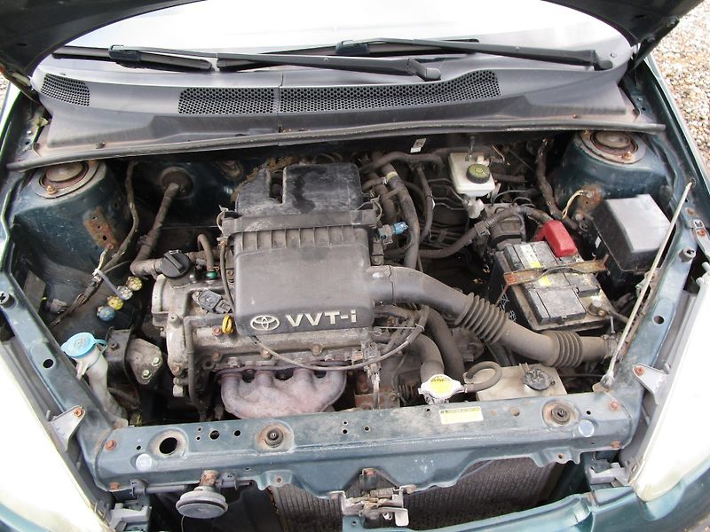 Toyota Yaris 1,0-48KW+NOVÝ OLEJ+FILTR - fotka 11 z 12