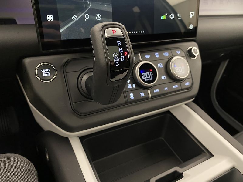 Land Rover Defender (2026) 130 D250 X-Dynamic SE - fotka 33 z 64
