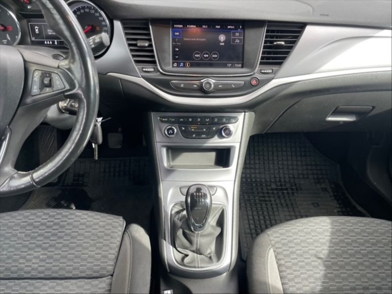 Opel Astra 1,2 T 96 Edition - fotka 10 z 11