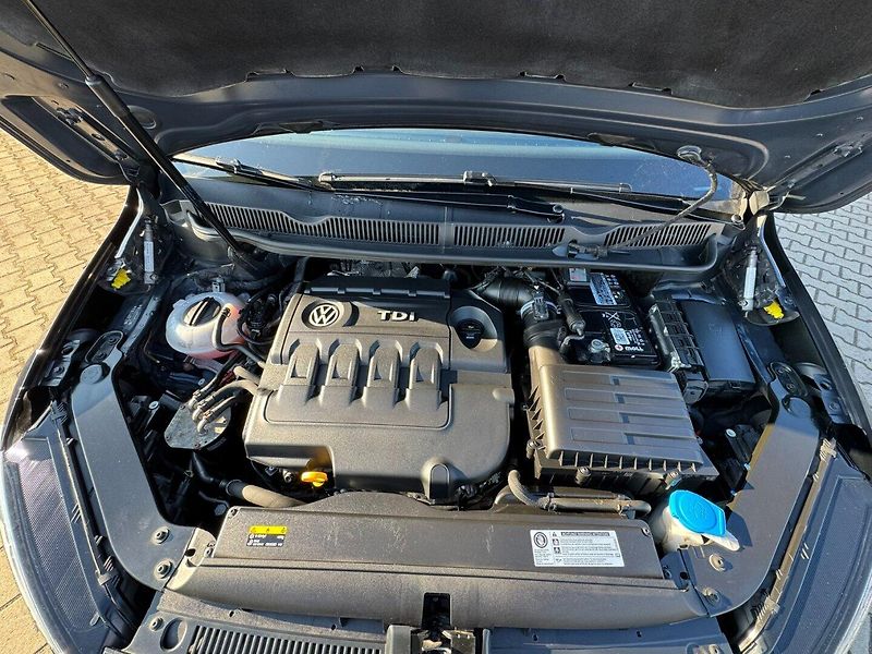 Volkswagen Touran (2016) 1,6 TDI 85 KW STK NAVI TAŽNÉ - fotka 43 z 50