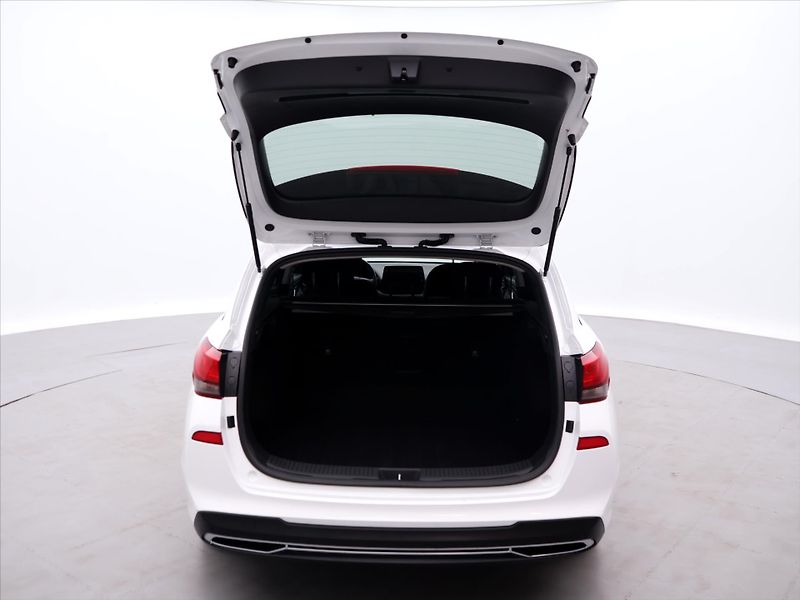 Hyundai i30 1,6 CRDi 85kW Smart LED CZ - fotka 9 z 36