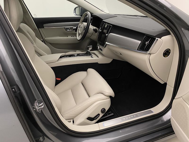 Volvo V90 D4 MOMENTUM AUT - fotka 22 z 48
