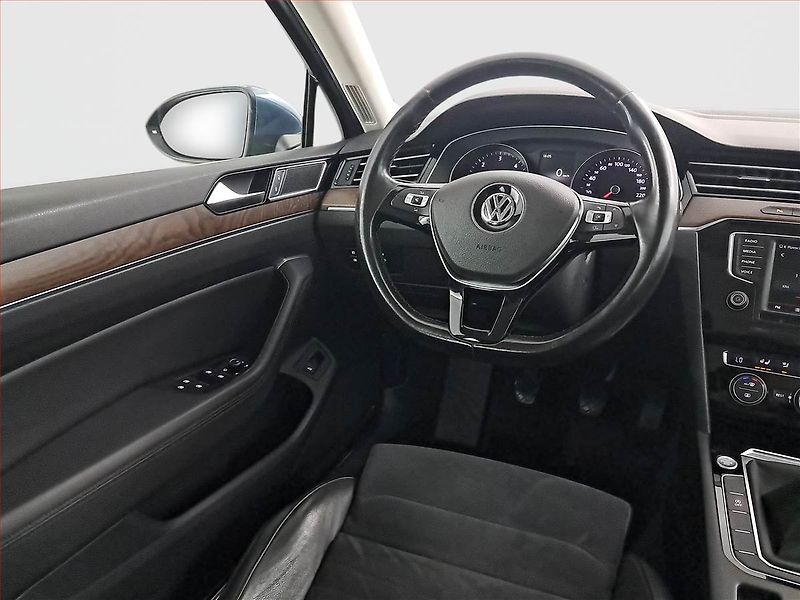 Volkswagen Passat (2016) Highline 2.0 TDI, Kůže, Navi - fotka 7 z 23