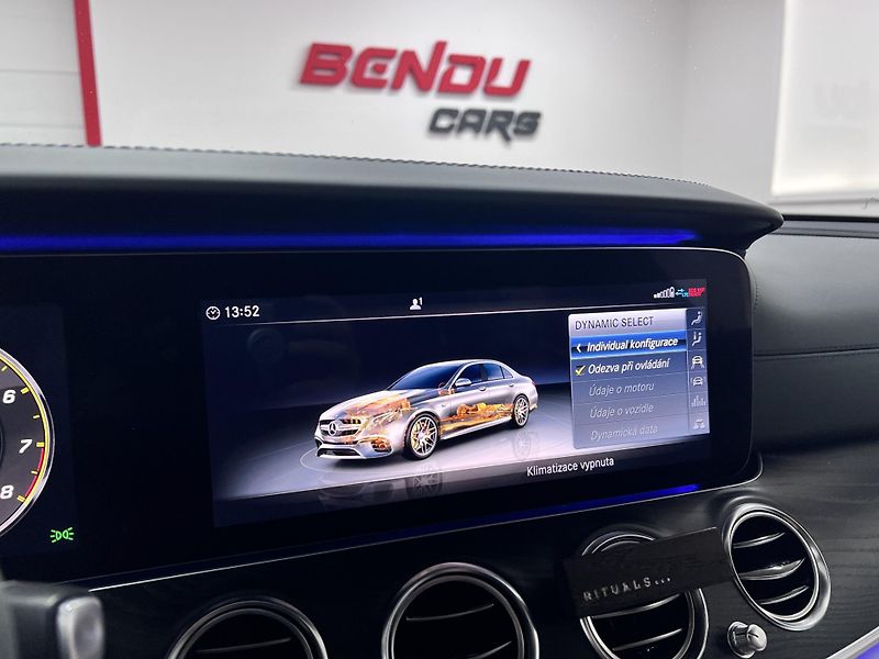 Mercedes-Benz Třídy E E 63s AMG, 4.0i 450 kW 113 Tkm - fotka 48 z 57