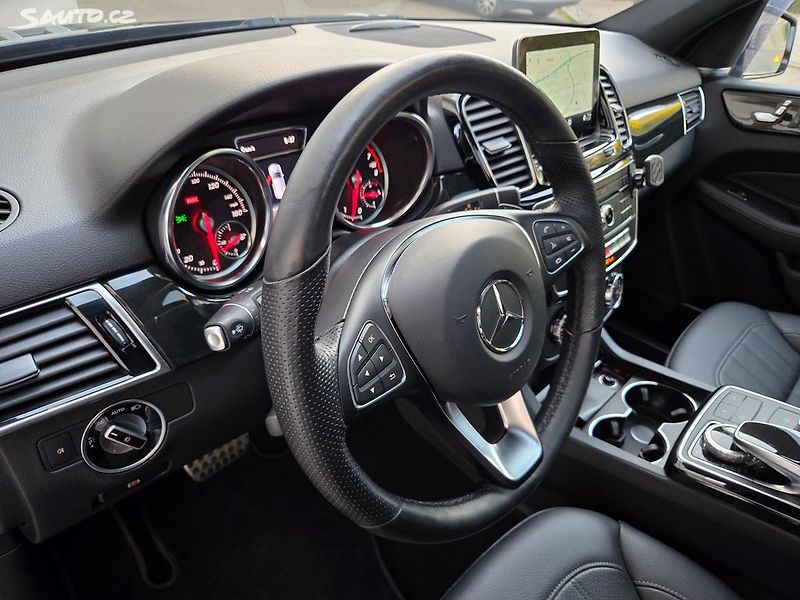Mercedes-Benz GLE (2019) 400 TOP STAV naj 24 tis.km. - fotka 29 z 48