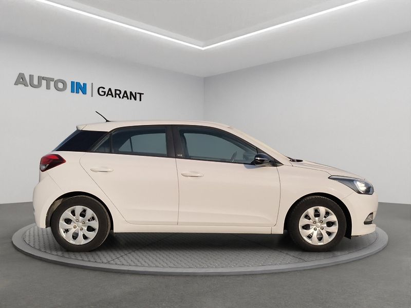 Hyundai i20 (2018) 1.2i 55kW, ČR, 1. Maj., Klima - fotka 4 z 20