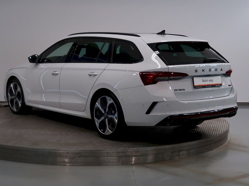 Škoda Octavia (2026) RS 2.0TSI 195KW DSG TAŽNÉ PANO - fotka 7 z 48