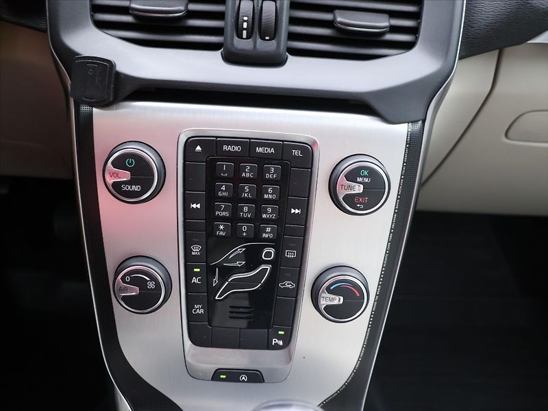 Volvo V40 1,6 D2 115 Summum - fotka 20 z 30