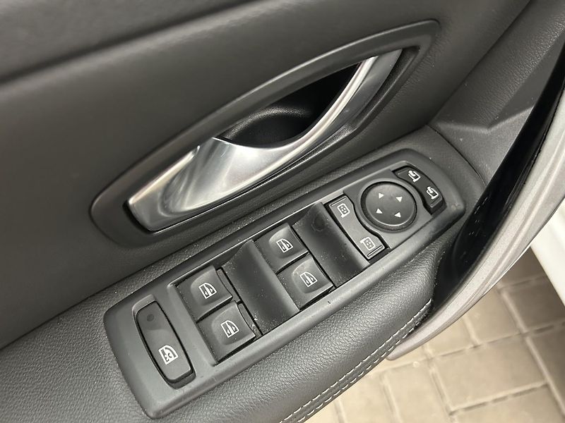 Renault Laguna 2.0 dCi Dynamic - fotka 7 z 22