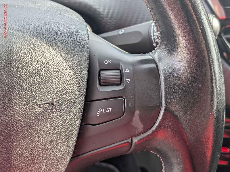 Peugeot 2008 (2016) 1.2PT, AC, temp, park.asist - fotka 17 z 17