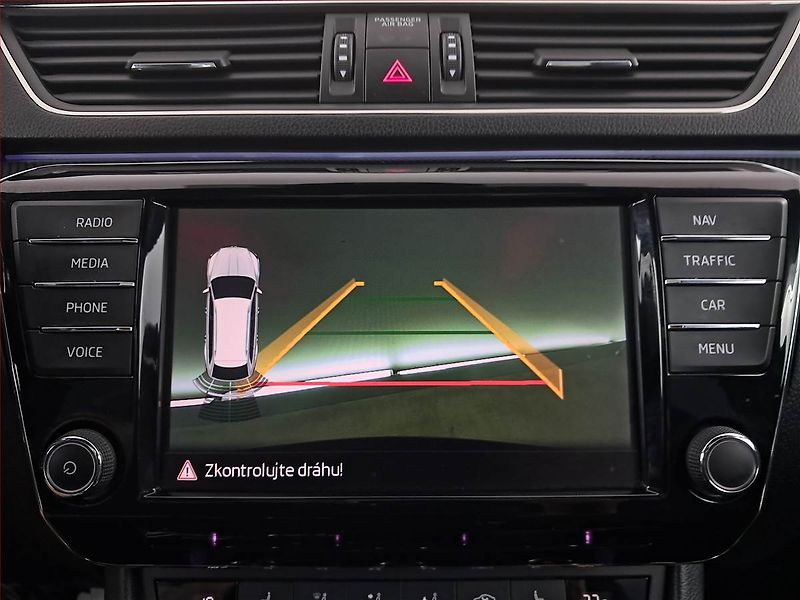 Škoda Superb (2017) Sportline 2.0 TDI, Kůže, Navi - fotka 19 z 20