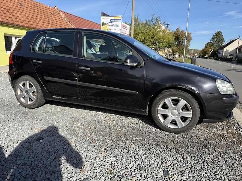 Volkswagen Golf 1.6 FSI ALU - fotka 6 z 13