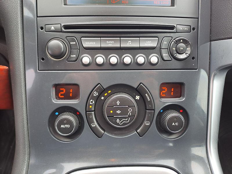 Peugeot 3008 (2010) 1.6 HDi - fotka 20 z 28