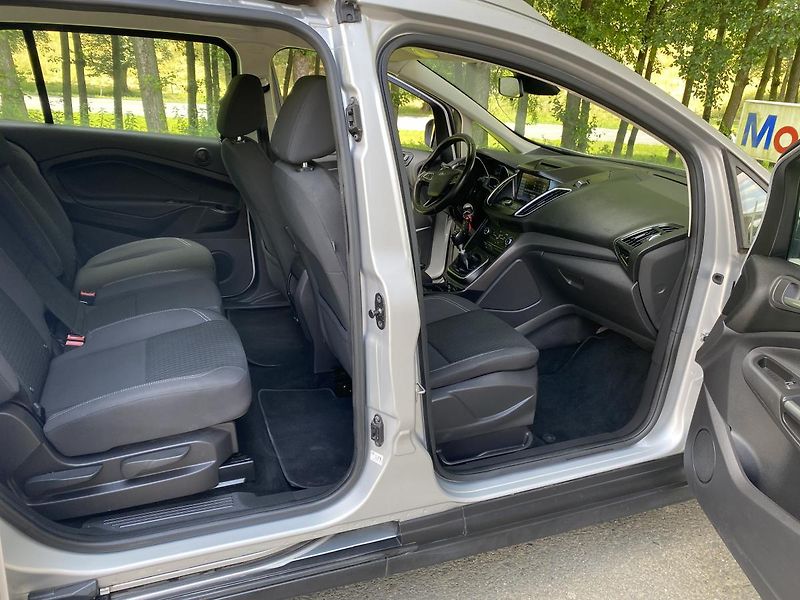 Ford Grand C-MAX (2016) 1.5 TDCi Plus-7 míst - fotka 24 z 26