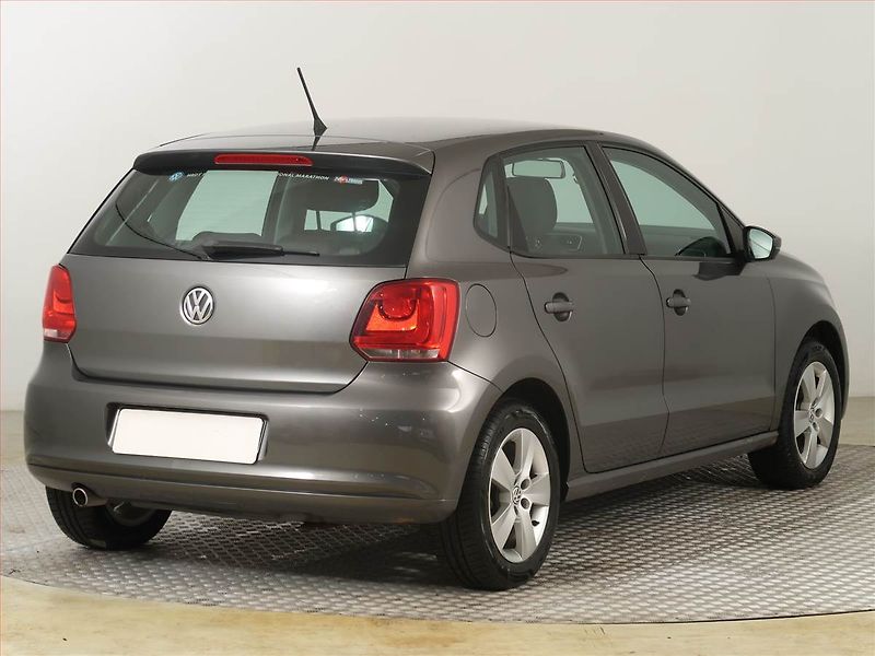 Volkswagen Polo (2009) 1.4, Vyhř. sedaček - fotka 5 z 15