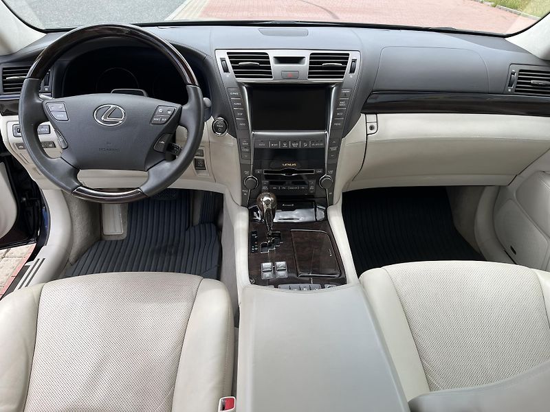 Lexus LS 600h 5.0 V8 Hybrid 1.Majitel ČR - fotka 13 z 38