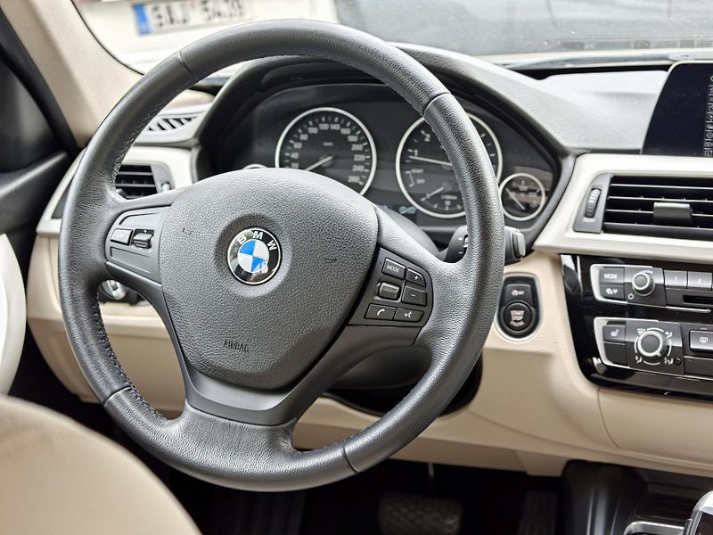 BMW Řada 3 320i xDrive, 1.majitel - fotka 19 z 25
