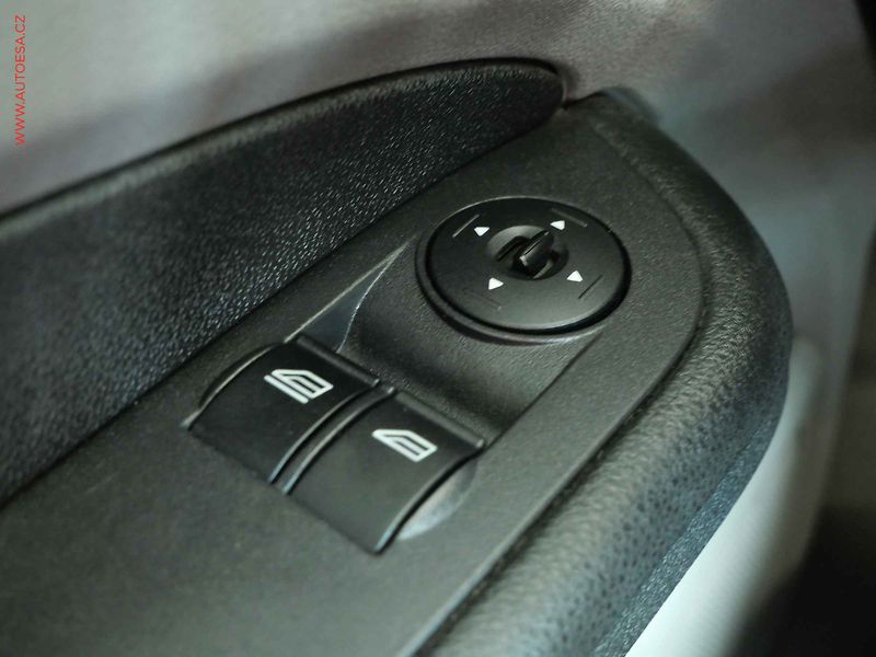 Ford Focus (2008) 1.6i, AC, temp - fotka 14 z 18