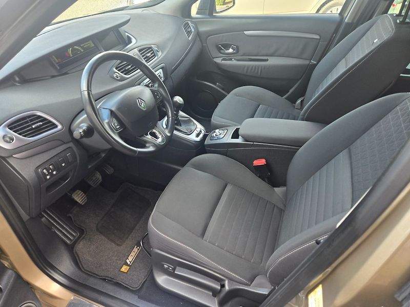 Renault Scénic (2015) 1.6i16V Limited,TOP.ROZVODY - fotka 21 z 33