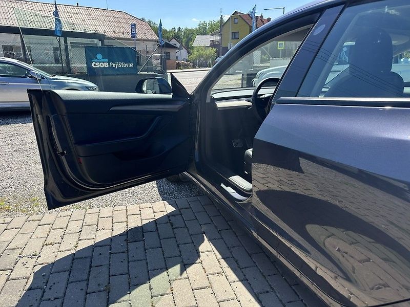 Tesla Model 3 Performance Dual AWD - fotka 18 z 28