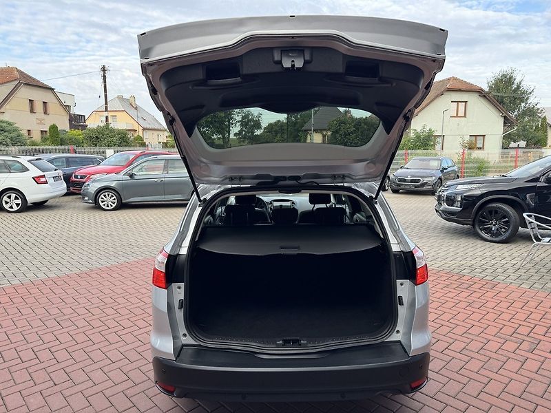 Ford Focus (2011) 1.6i Ti-VCT Klima Winter Paket - fotka 21 z 46