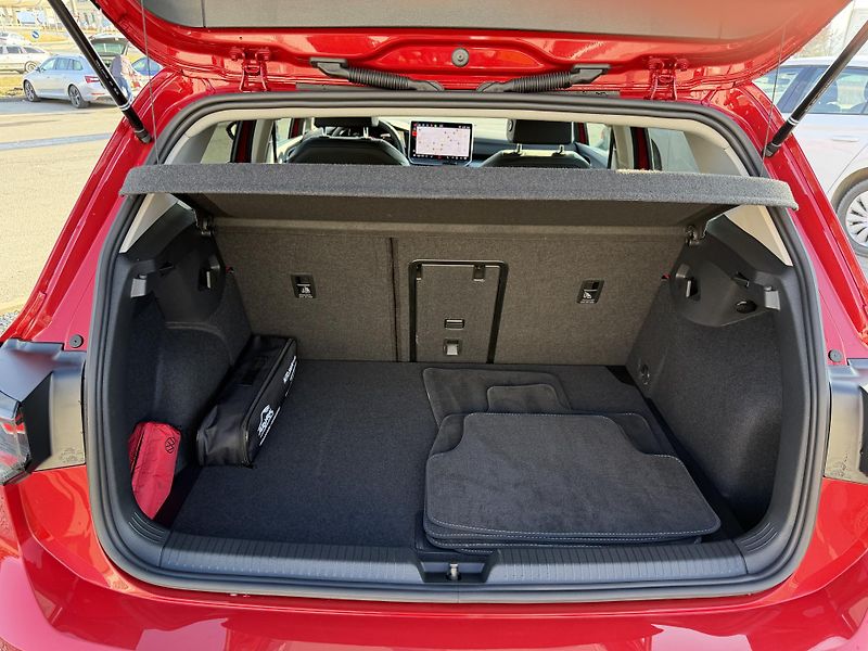 Volkswagen Golf TSi/110kW - STYLE,Webasto,H&K - fotka 62 z 80
