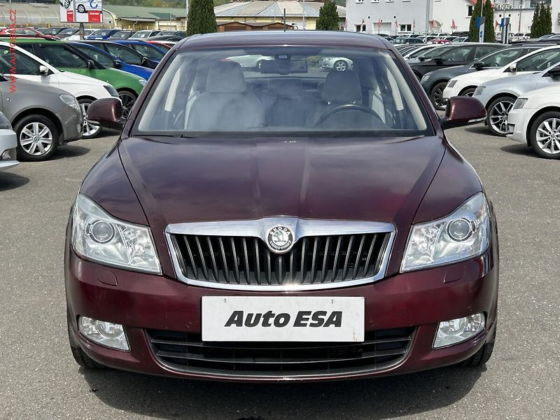 Škoda Octavia (2012) 2.0 TDi, ČR, L&K, servis - fotka 2 z 18