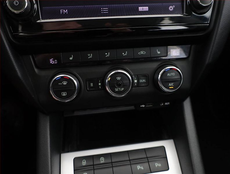 Škoda Octavia (2012) Elegance 2.0 TDI, Automat - fotka 10 z 17