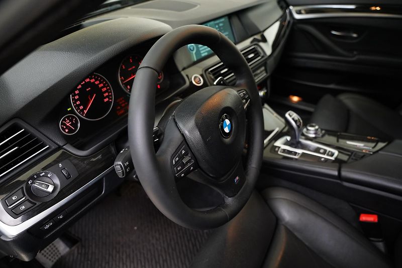 BMW Řada 5 - fotka 14 z 26