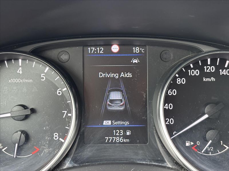 Nissan Qashqai 1,3 DIG-T Acenta VÝHŘEV KAMERA - fotka 34 z 37
