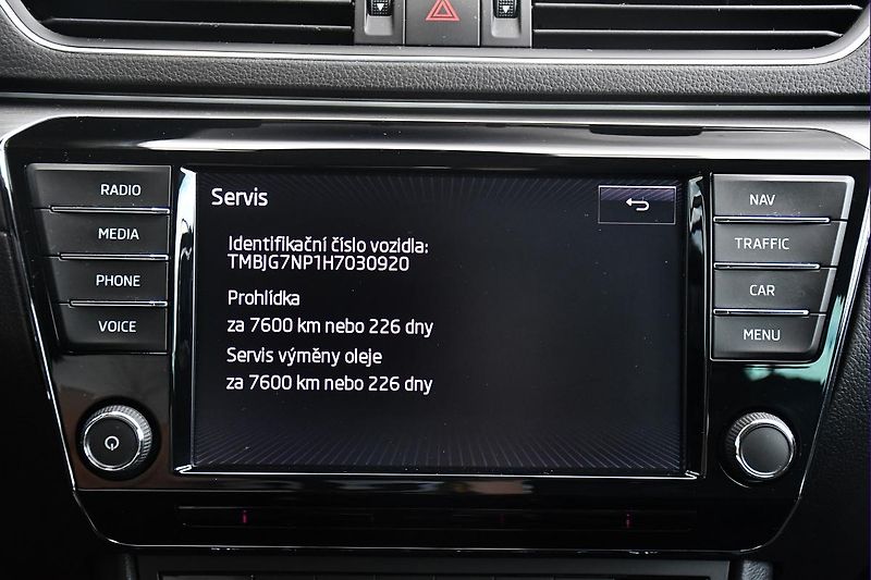Škoda Superb 1.6TDi 88kW STYLE - fotka 31 z 40