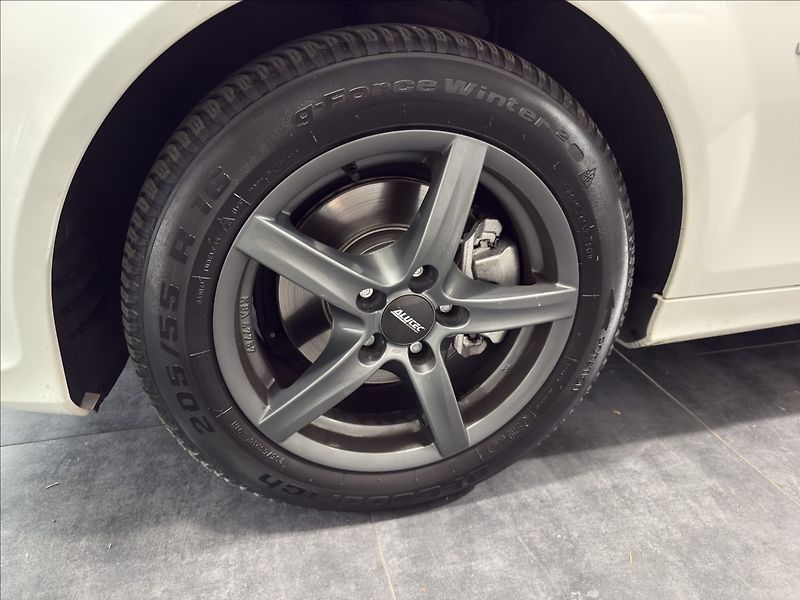 Mercedes-Benz Třídy C 2,2   250CDI 4MATIC AVANTGARDE - fotka 26 z 28