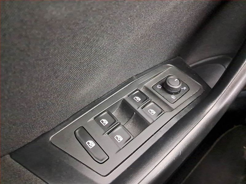 Volkswagen T-Roc (2022) 1.5 TSI - fotka 16 z 19