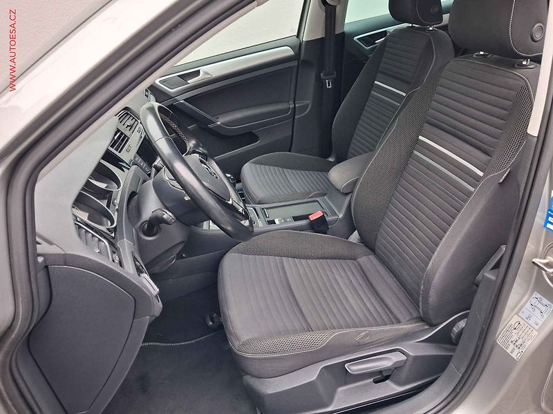Volkswagen Golf (2014) 2.0 TDi, 1.maj, Comfortline - fotka 9 z 16