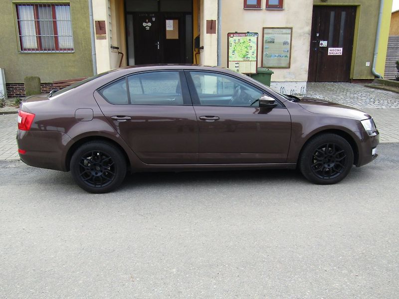 Škoda Octavia (2014) 1.6 TDI 77kW  ZIMNÍ KOLA - fotka 9 z 35