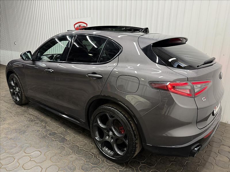 Alfa Romeo Stelvio VELOCE 206kW Q4 PANORAMA R21 - fotka 6 z 41