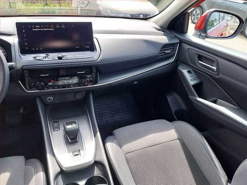 Nissan Qashqai (2025) N-Connecta 1.3 DIG-T MHEV - fotka 8 z 18