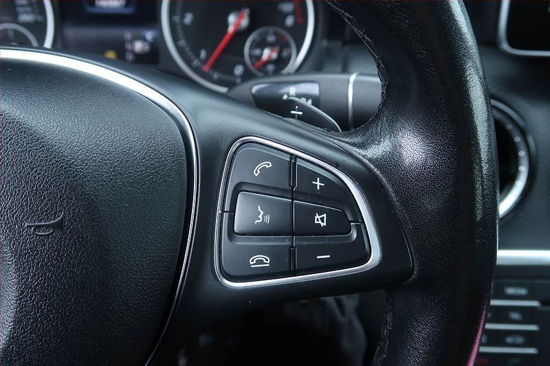Mercedes-Benz Třídy A (2017) A 200 d, Automat, Navi - fotka 21 z 23