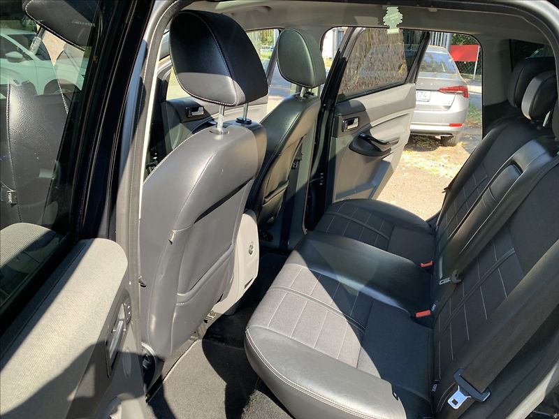 Ford Kuga 2,0 TDCI 4x4 - fotka 19 z 21