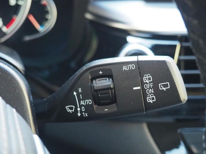 BMW Řada 5 (2018) 520d xDrive, HeadUp, Key - fotka 26 z 41