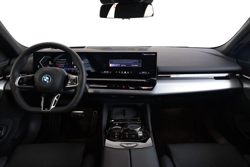 BMW Řada 5 530e xDrive Touring - fotka 5 z 31