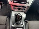 Volkswagen Passat (2015) 2.0 TDi, AC, park.asist - náhled 12