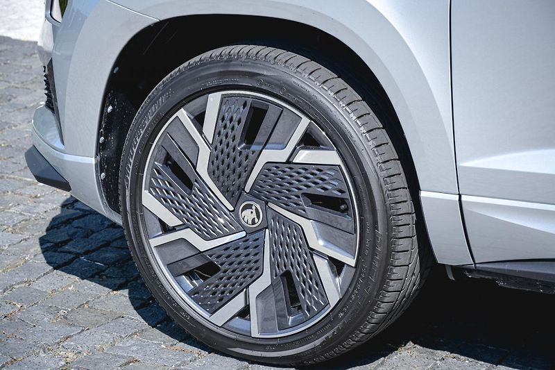 Škoda Karoq 2,0Tdi Exclusive 7ST DSG 4x4 Z - fotka 13 z 33