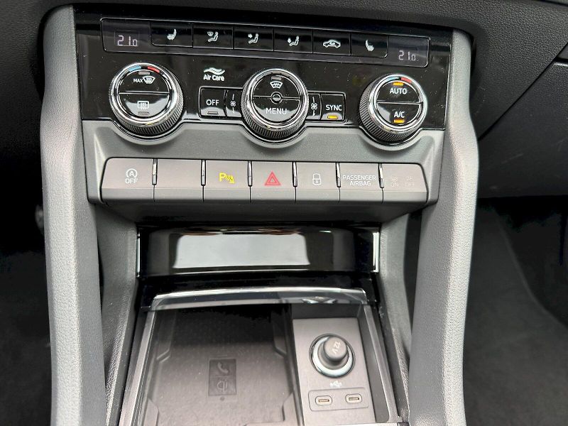 Škoda Karoq (2022) 1.5 TSI Style Extra COLUMBUS,M - fotka 28 z 35
