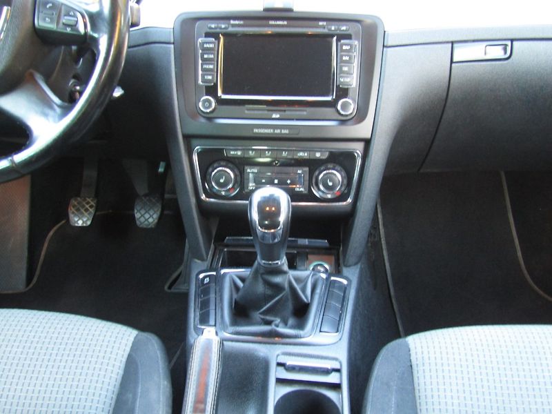 Škoda Superb (2011) 2.0 TDI 103kW  BEZ KOROZE - fotka 17 z 41