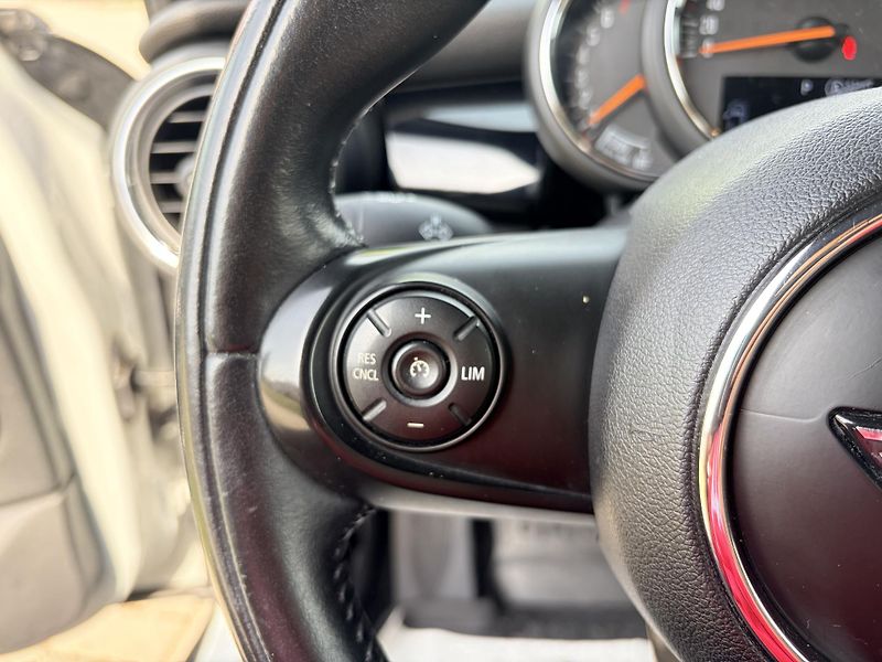 Mini Cooper 1.5 TURBO 100kW LED REZERVACE - fotka 16 z 38