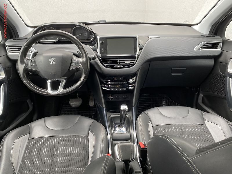 Peugeot 2008 (2013) 1.6 e-HDI, AT, panor. park - fotka 8 z 17